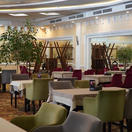 Golden Dragon Hotel Bisjkek Eksteriør billede