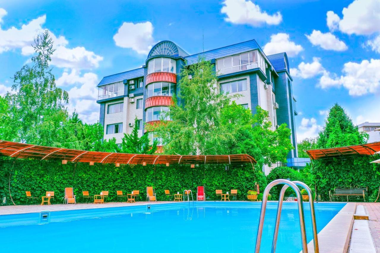 Golden Dragon Hotel Bisjkek Eksteriør billede