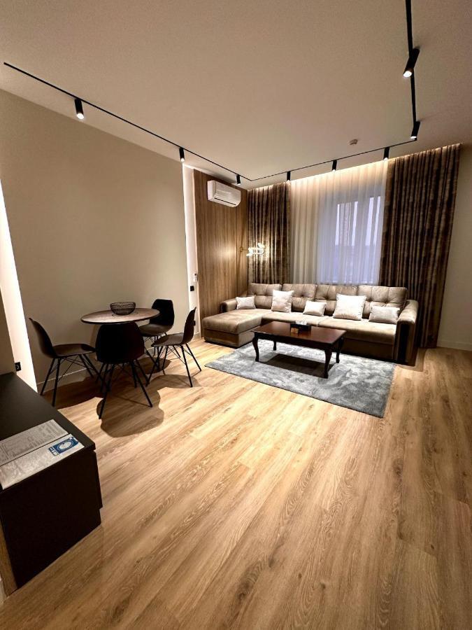 Golden Dragon Hotel Bisjkek Eksteriør billede