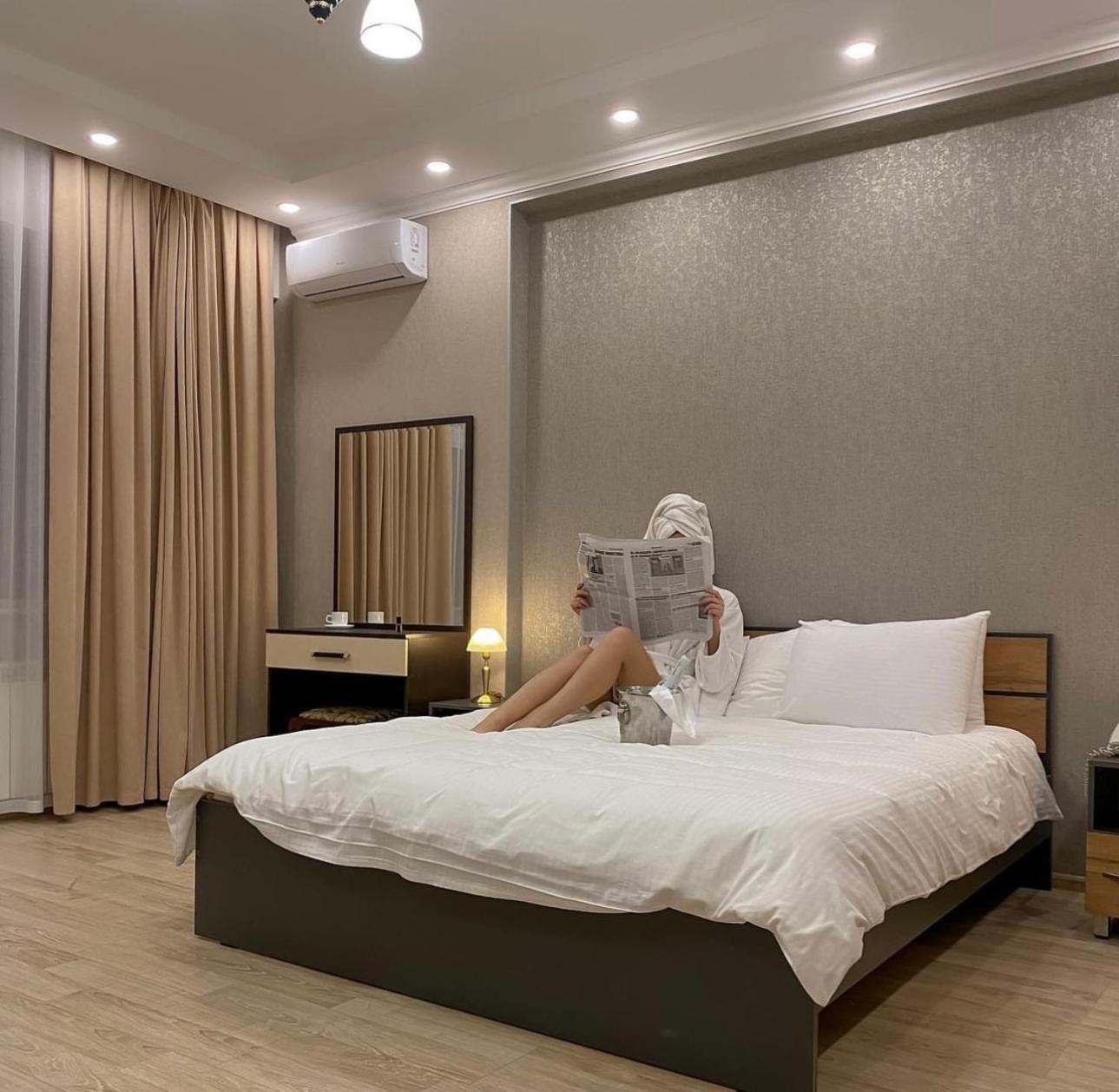 Golden Dragon Hotel Bisjkek Eksteriør billede