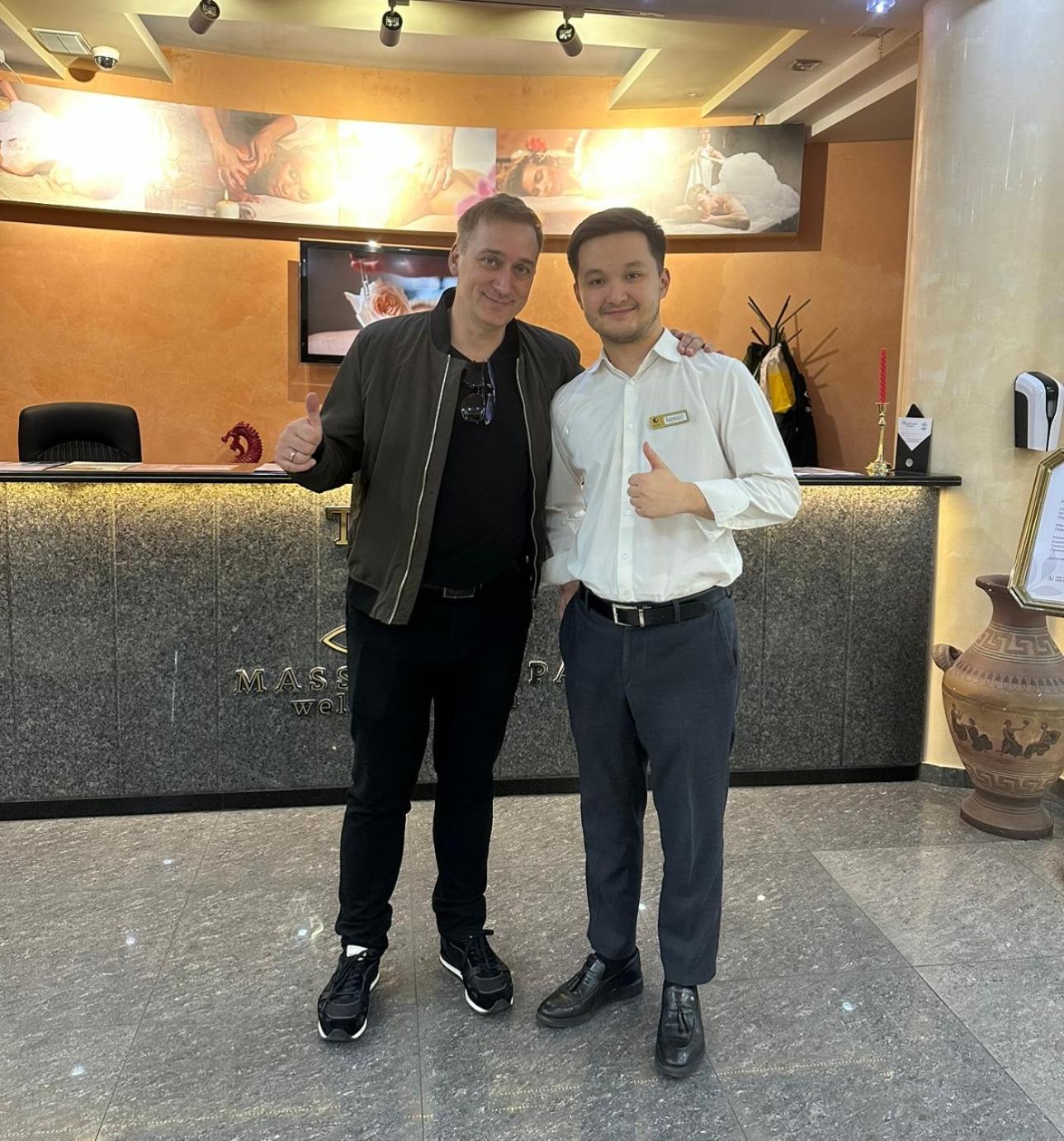 Golden Dragon Hotel Bisjkek Eksteriør billede
