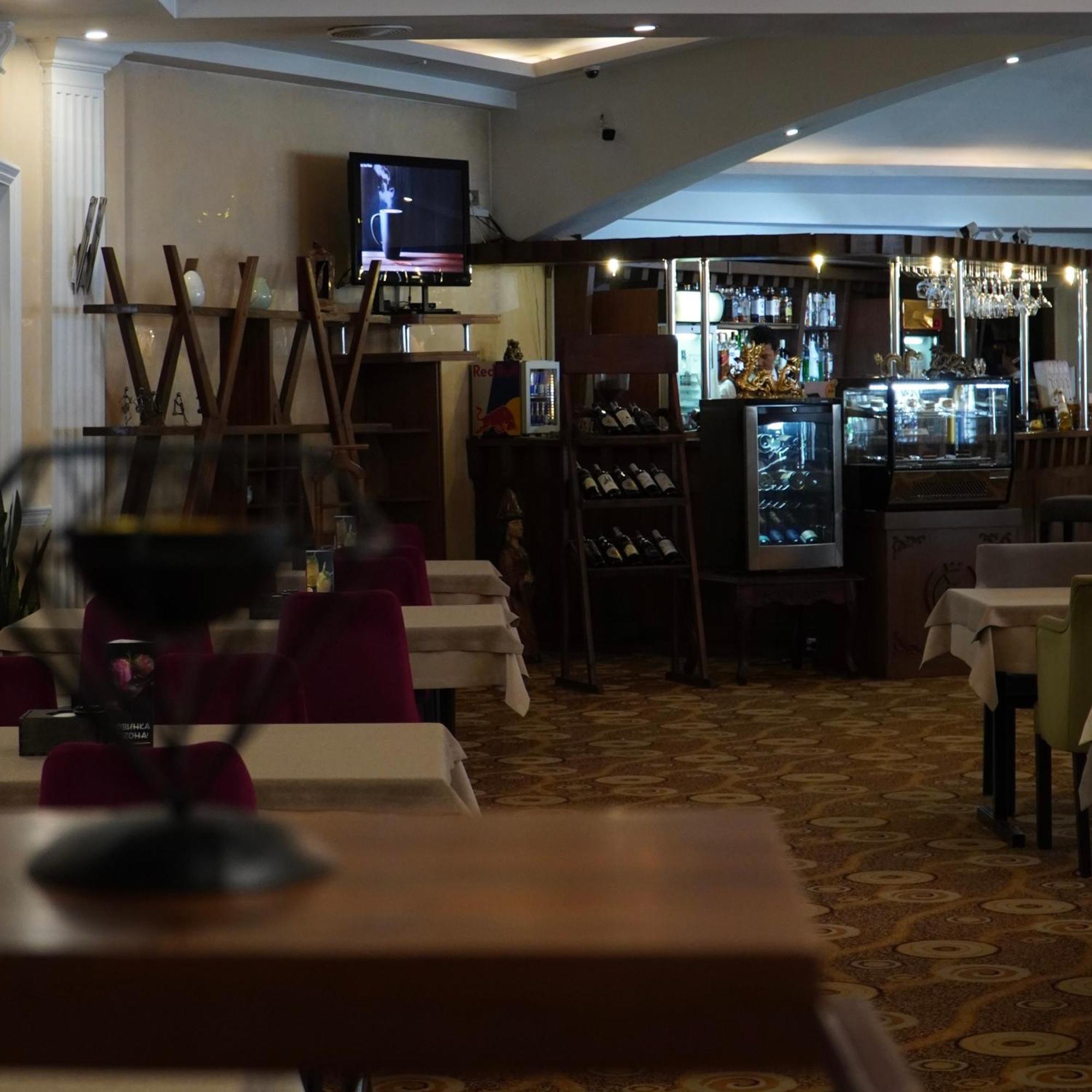 Golden Dragon Hotel Bisjkek Eksteriør billede