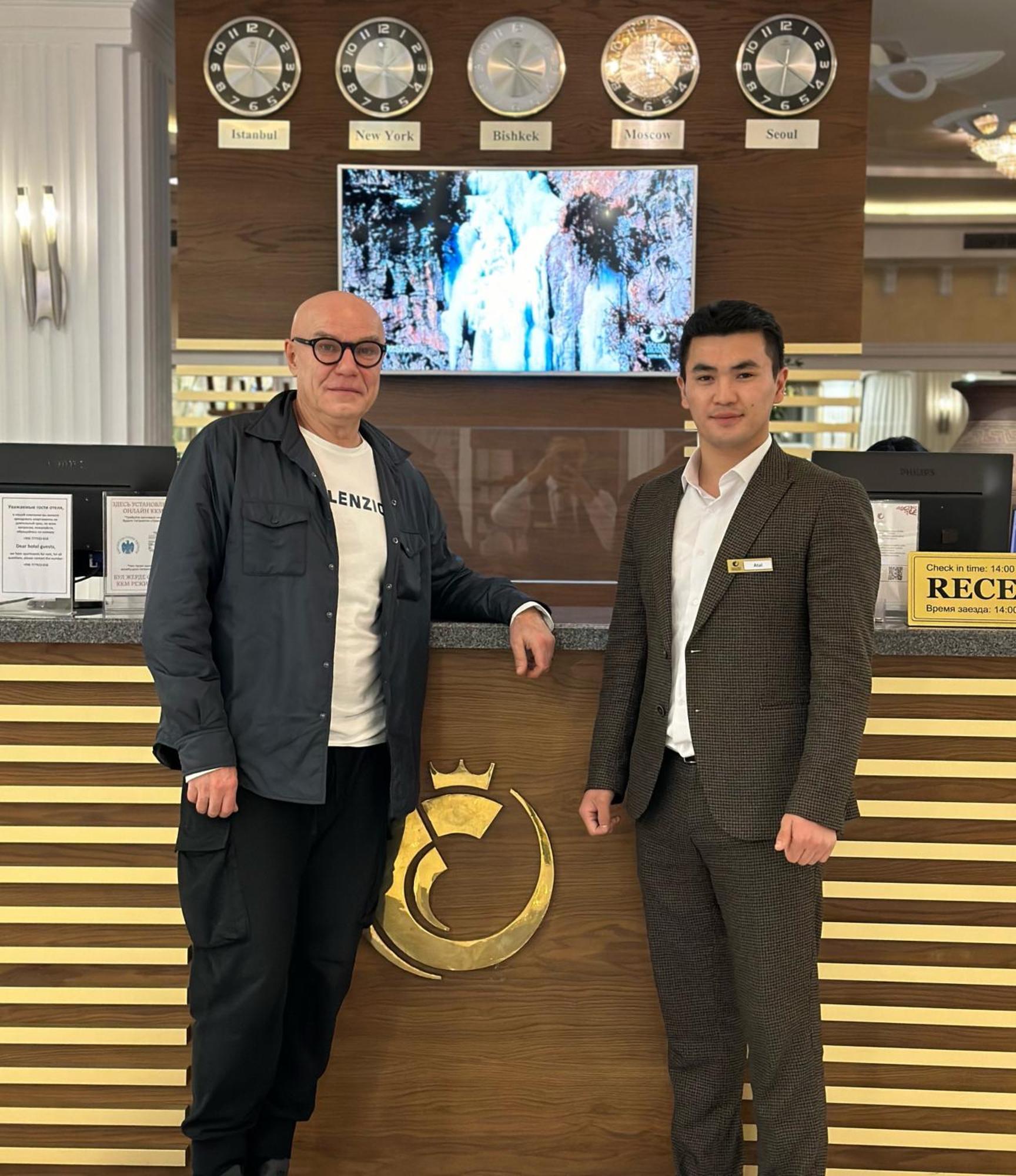 Golden Dragon Hotel Bisjkek Eksteriør billede
